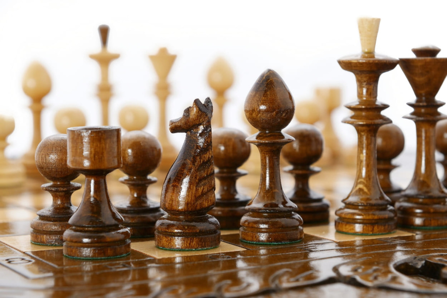 Шахматы + нарды резные "Шахматная история" 50, Harutyunyan купить в Краснодаре