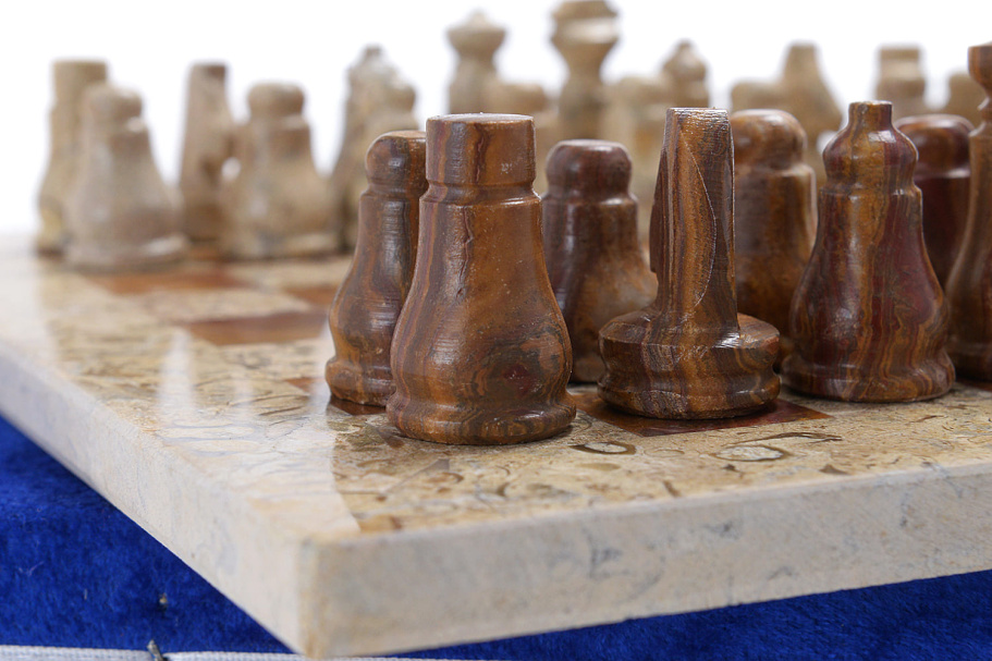 Шахматы из камня "Сицилия" яшма и ракушечник 25 купить в Краснодаре