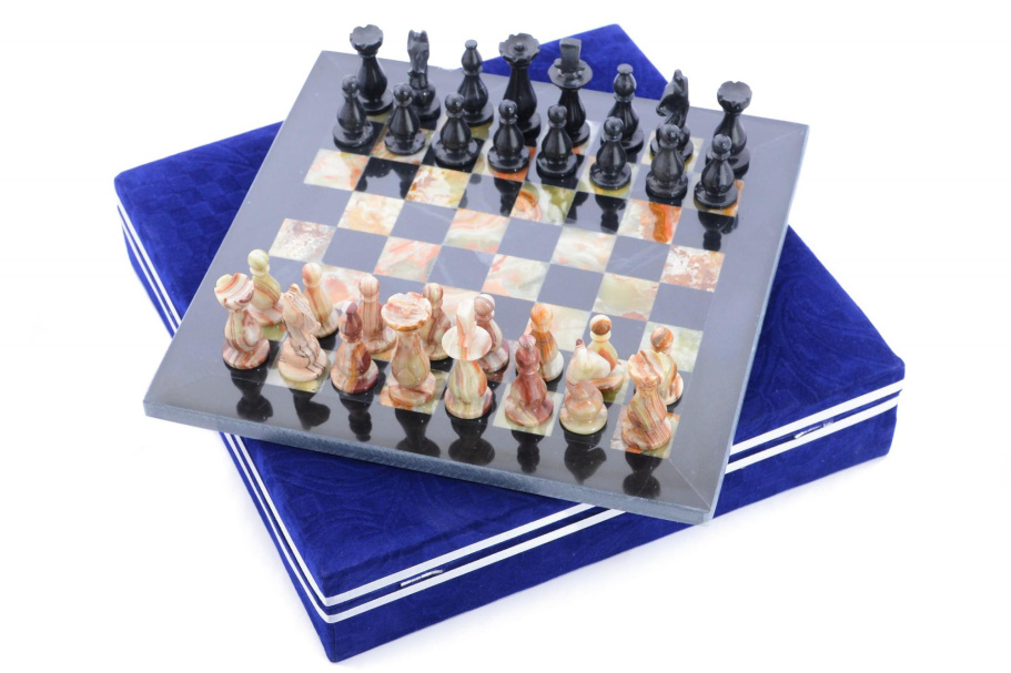 Шахматы из камня "Грация" темный мрамор и оникс 30