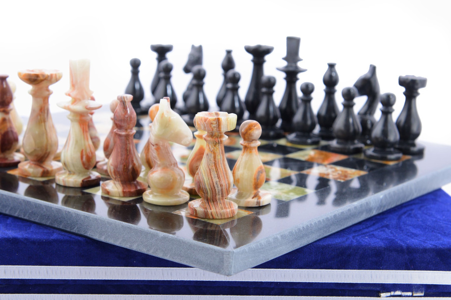 Шахматы из камня "Грация" темный мрамор и оникс 30 купить в Краснодаре