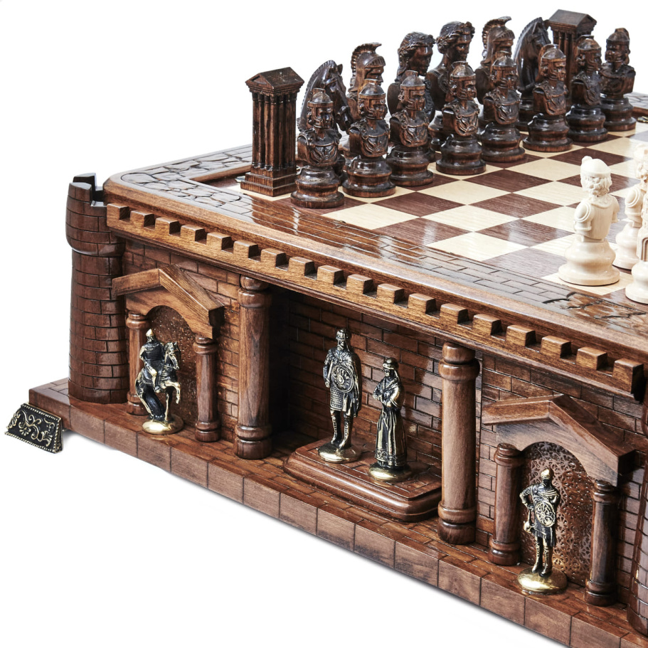 Шахматы резные в ларце " Замок Барсьенсе " , Harutyunyan купить в Краснодаре